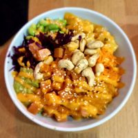 Vegane Tuna Bowl mit Mango Chilli Sauce at Maui Poke Guys - Lange Reihe in Hamburg