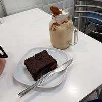 Biscoff milkshake and choc orange brownie (all vegan) at Brownie Points in Derby