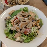 Green Ceaser Salad extra chicken: 4/5 

Not that filling.
 at Dean & David - Nurnberger in Berlin