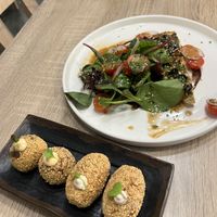 Croquetes de ceps, croquetes de verdures rostides amb tempeh i el quiche de carbassó deliciós   at La Cookessa Bio in Granollers
