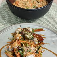 Arroz asiático y wok de verduras at La Cookessa Bio in Granollers