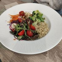 Poke bowl at La Cookessa Bio in Granollers