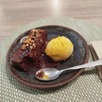 Brownie amb gelat at La Cookessa Bio in Granollers
