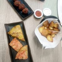 Tortilla, bread with tomatoes, potato bravas, croquettes. at La Cookessa Bio in Granollers