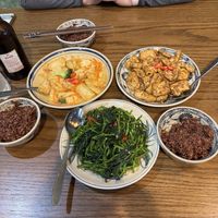 Three dishes with whole grain sticky ricee  at Ngon Vegan Restaurant in Tam Coc