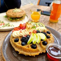 Vegane Waffel mit Früchten  at Nord Coast Coffee - Deichstr in Hamburg