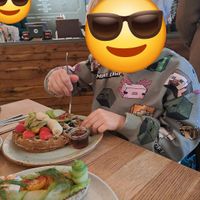 De wafels op de achtergrond at Nord Coast Coffee - Deichstr in Hamburg