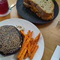 Pulled mushroom burger and karma kabab melt sandwich at Lab071 in Leiden