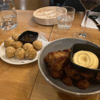 Thai Green curry bites (left), cauliflower wings (right)  at Lab071 in Leiden