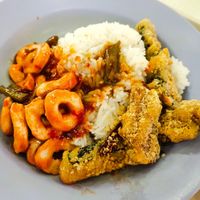 Rice with dishes at San De Vegetarian 三德 - Blk 256 Yishun in North Singapore