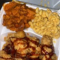 Great Yams, Mac No Cheese and Cauliflower wings ☺️😘👌🏾 *chef’s kiss!!! at H.O.M.E. Vegan Restaurant (TheHouseOfMentalEatery) in Little Rock