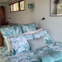 Queen bed at Stephanie's Country Cottages in Drummond North