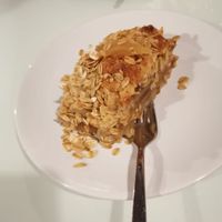 Crumble de maçã at Gosto Superior in Braga