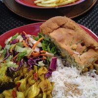 Tarte de legumes e francesinha vegan at Gosto Superior in Braga