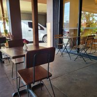 Outdoor dining #Veganuary at Val's Vegan Bake Shop in Hollywood