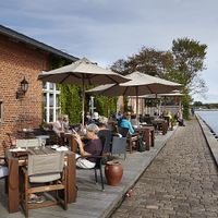 Restaurant with water and harbour view  at Cafe Holmen in Nykobing Mors