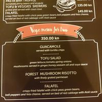 Vege menu for two : 4 dishes to share (the falafel is not vegan, I let it to my non vg boyfriend and he made me try it (only the Middle is feta) at Populi Vox in Dubrovnik