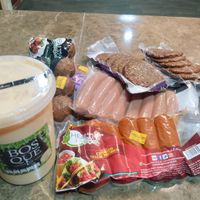 Salchichas, hamburguesas y yogurt at Veggicano Plant Based in Mexico City