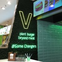 The restaurant at Vedang - green burger | Alexa in Berlin