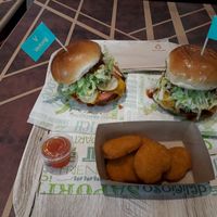 Chili-Cheese Burger und Nuggets at Vedang - green burger | Alexa in Berlin