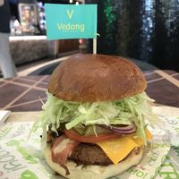 Beyond burger 🤤 at Vedang - green burger | Alexa in Berlin