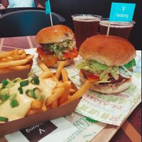 Barbecue burger and cheeseburger menus at Vedang - green burger | Alexa in Berlin