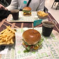 “The Chessyburger” as Menu 1 at Vedang - green burger | Alexa in Berlin