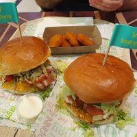 Cheeseburger with extra bacon plus Crispy chicken with extra bacon and vegan nuggets 💚 at Vedang - green burger | Alexa in Berlin