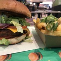 Chili Burger und cheese fries  at Vedang - green burger | Alexa in Berlin