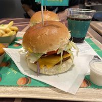 Cheeseburger with “bacon" at Vedang - green burger | Alexa in Berlin
