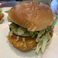 “Angry chicken” burger at Vedang - green burger | Alexa in Berlin