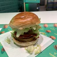 The hamburger with bacon at Vedang - green burger | Alexa in Berlin