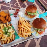 Cheesy burgers, (cheesy) fries and nuggets. at Vedang - green burger | Alexa in Berlin
