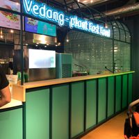 Counter service at Vedang - green burger | Alexa in Berlin