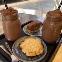 Vegan coconut cookie, chocolate bizcocho and dark choc frappes 😋 at Dos de Azucar  in Oviedo