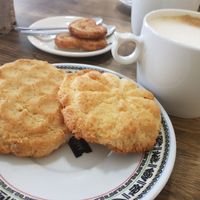 Vegan cookies and coffee at Dos de Azucar  in Oviedo