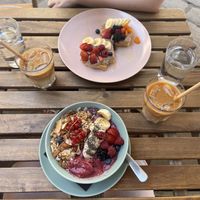 Peanut butter toast, smoothie bowl & two   lattes with oat milk  at Melt Cafe in Zagreb