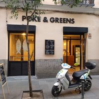 Street view at Poke & Greens in Madrid