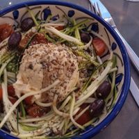 Zucchini noodles with hummus at La Frescura in Valencia