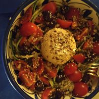Tallarines de calabacín con tomate y hummus at La Frescura in Valencia