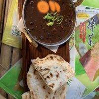 Dal makhani a domaci naan at Dobrá Cajovna in Kutna Hora