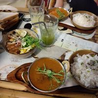 Vegan lentil dal and vegan tofu curry 🍛 at Dobrá Cajovna in Kutna Hora