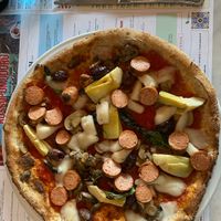 Picciosa, una capricciosa con salsiccia veg e mozzarella di riso, impasto integrale con farina di ceci 🌱  at Rossopomodoro - Santa Lucia in Venice