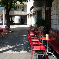 Outdoor seating (near busy street) at Anker Grill-Restaurant in Luzern