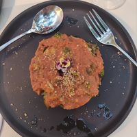 "cake" salade sans fromage at Marmitta in Paros