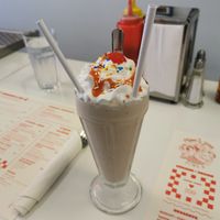 Milkshake aux fraises at Mimi & Jones in Montreal