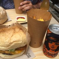 Burger Glasgow and cheesy fries  at Portland in Nantes