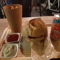 burger menu, mmmmmmhhhhh!!!!! at Portland in Nantes