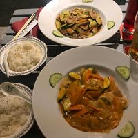 Red curry and vegan chicken with mushrooms at SU in Klagenfurt