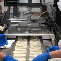 Packaging tofu at Hodo in Oakland